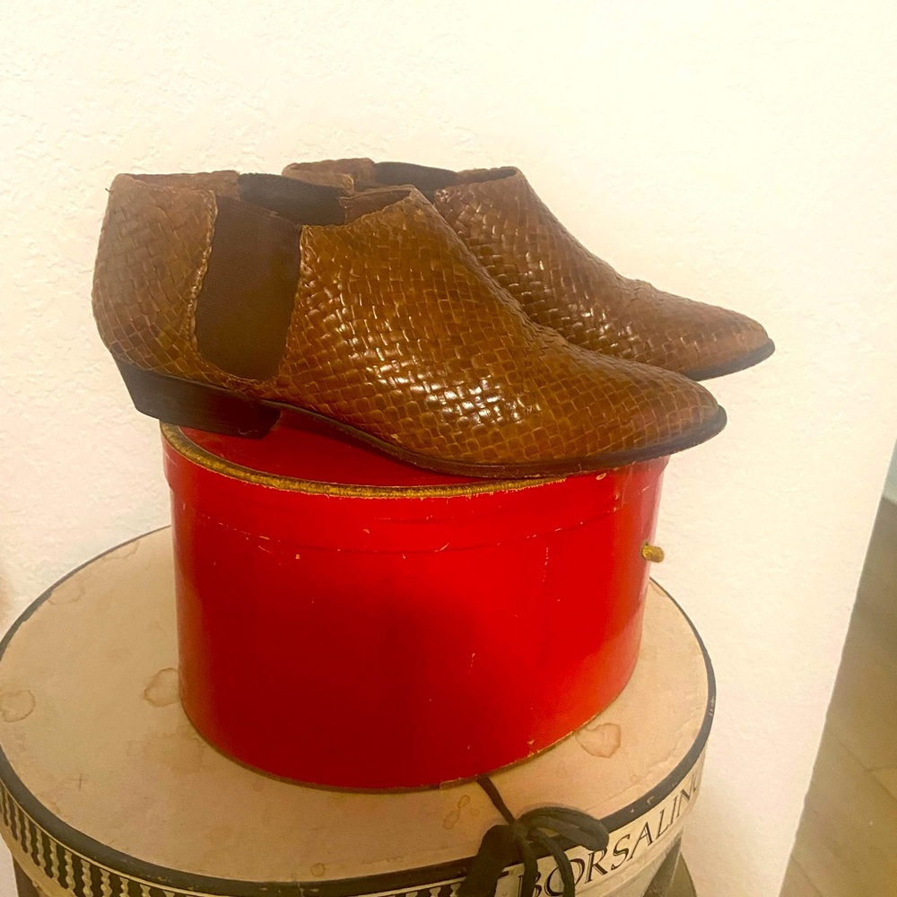 Vintage Cole Haan Clarkson woven leather booties. Size 7 1/2